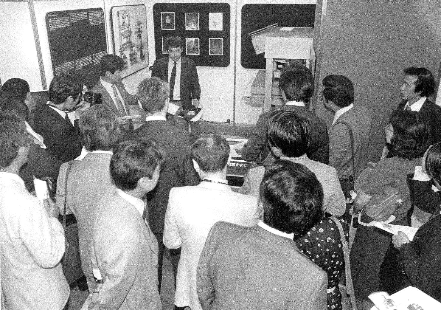 Drytac trade show booth crowd